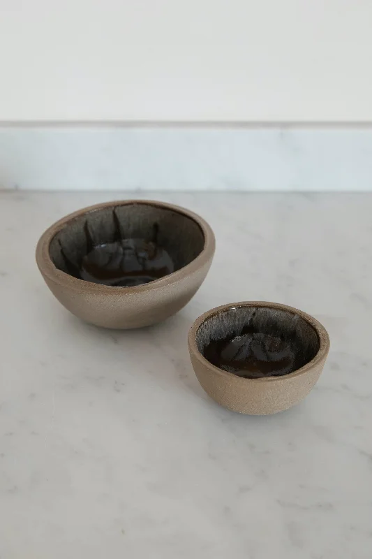 STONEWARE BOWL IN MUSHROOM | LARGE